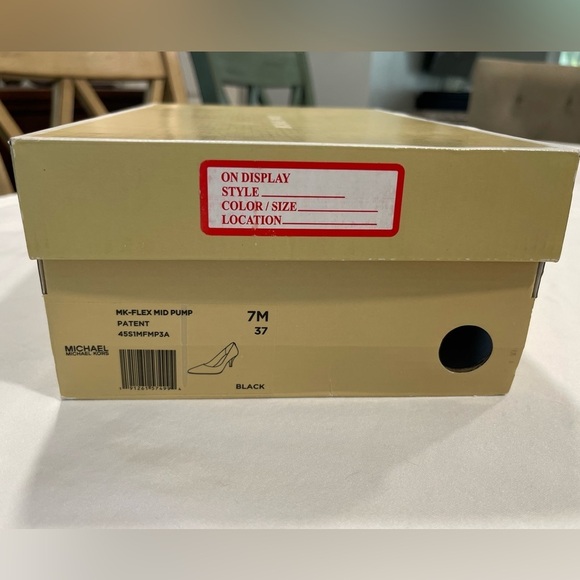 Michael Kors | NWT | Alina Flex Black Patent Leather Mid Heel | Size 7 - Picture 2 of 11